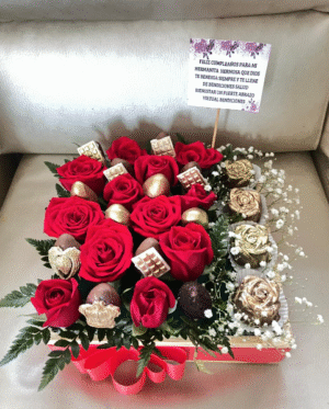 Caja de 12 rosas,  12 fresas decoradas  y 4 rosas de chocolate R44